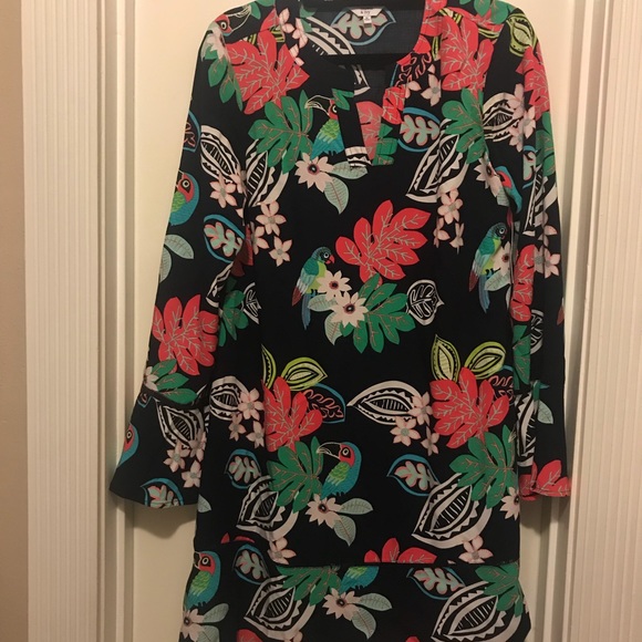 crown & ivy Dresses & Skirts - NWT Crown and Ivy Long Sleeve Parrot Dress